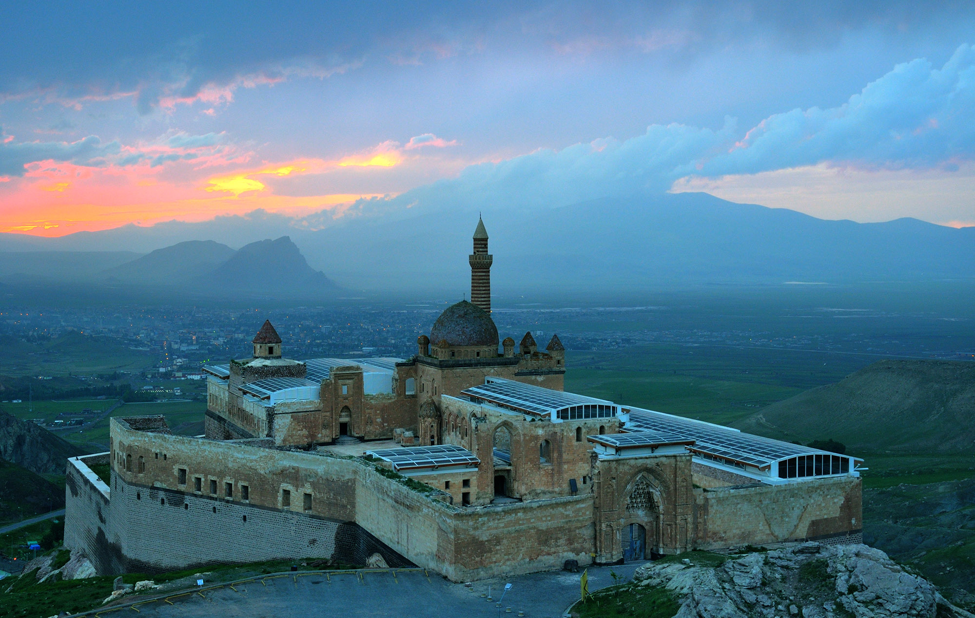 İshak Paşa Sarayı